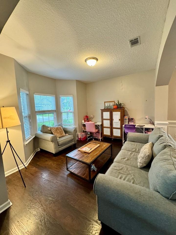 674 Red Oak Ln - Photo 4 of 26