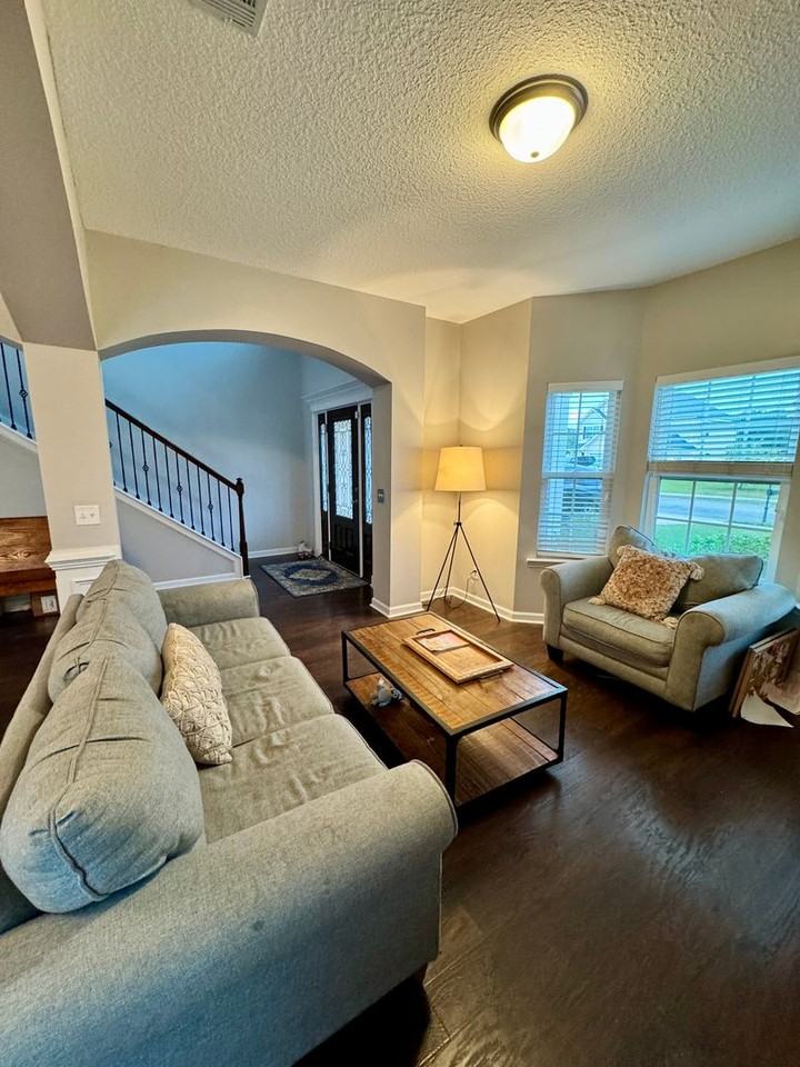 674 Red Oak Ln - Photo 5 of 26