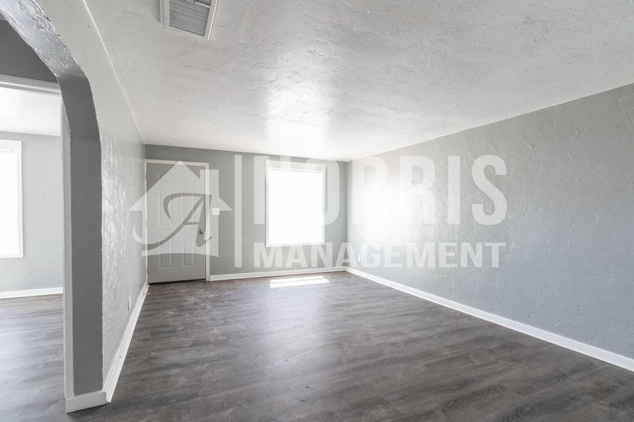 315 N Cameron Ave - Photo 3 of 11