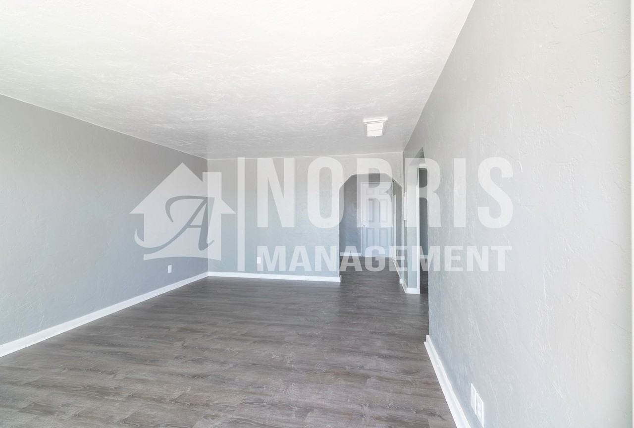 315 N Cameron Ave - Photo 4 of 11