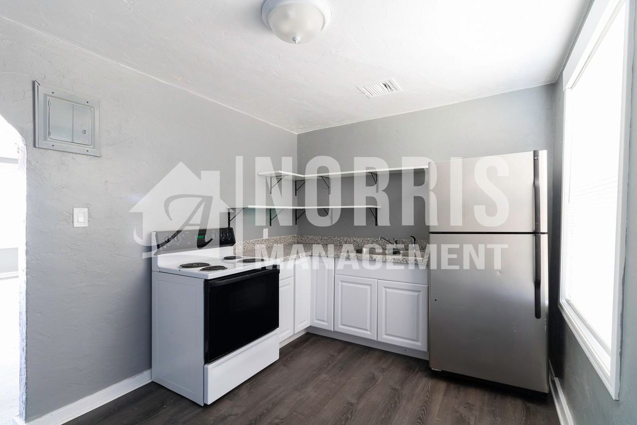 315 N Cameron Ave - Photo 5 of 11