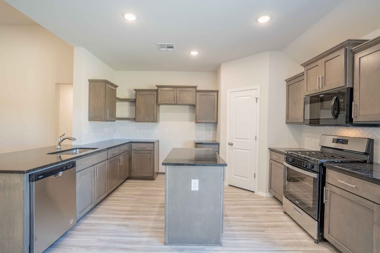 12312 S Maplewood Ave - Photo 6 of 50