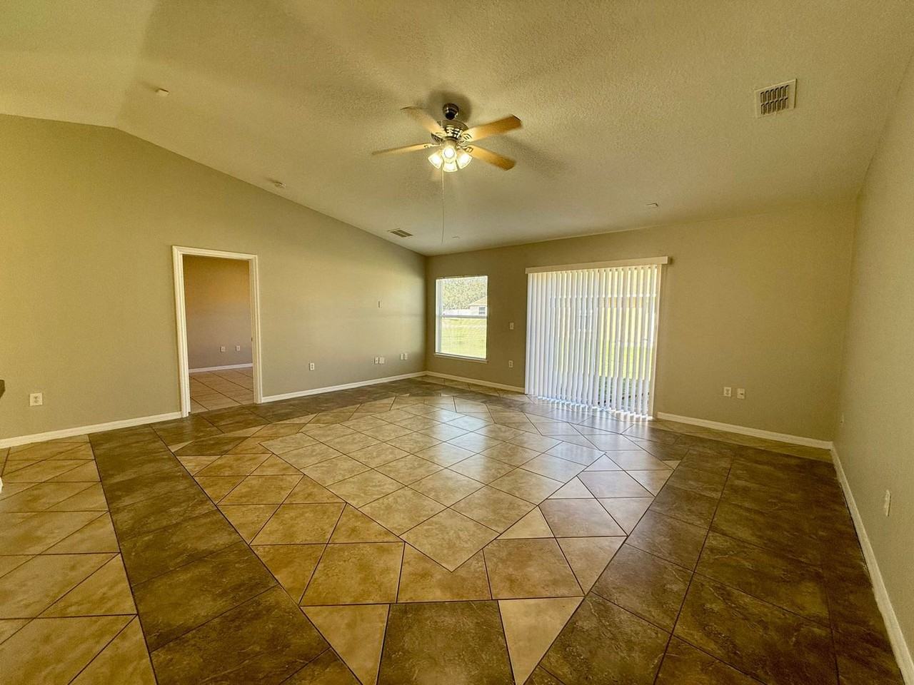 442 Flamingo Ct - Photo 3 of 18