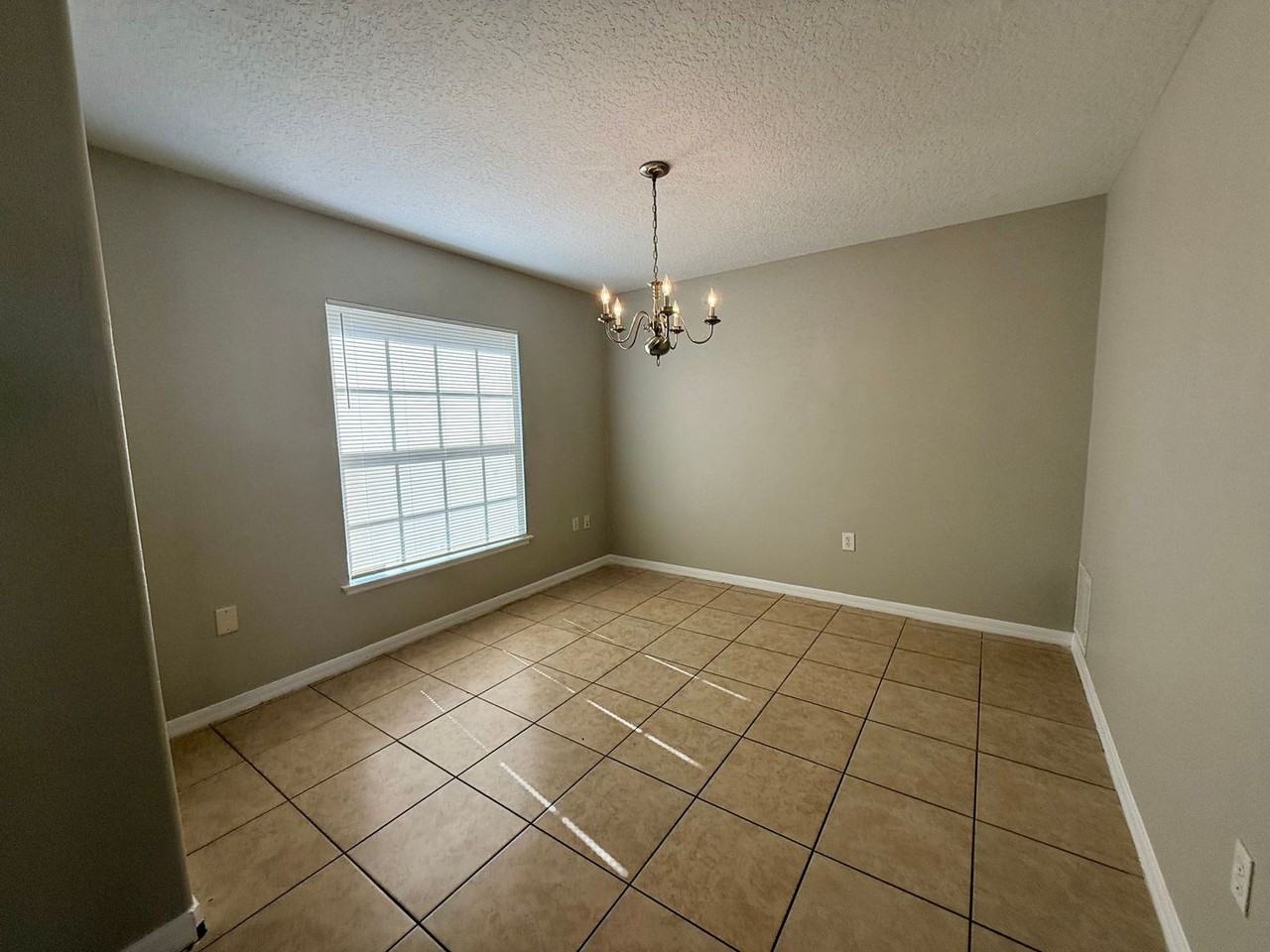 442 Flamingo Ct - Photo 6 of 18