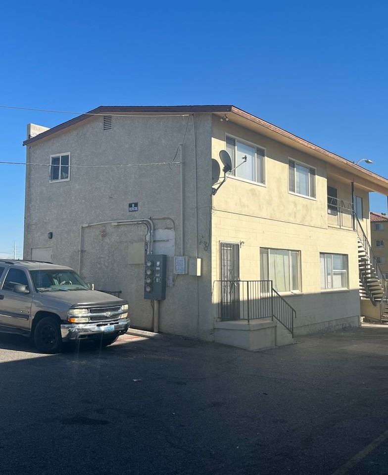 211 N Maryland Pkwy #D - Photo 4 of 14