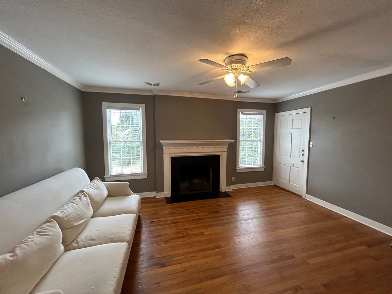 3551 W 4th St #4 - Photo 3 of 13