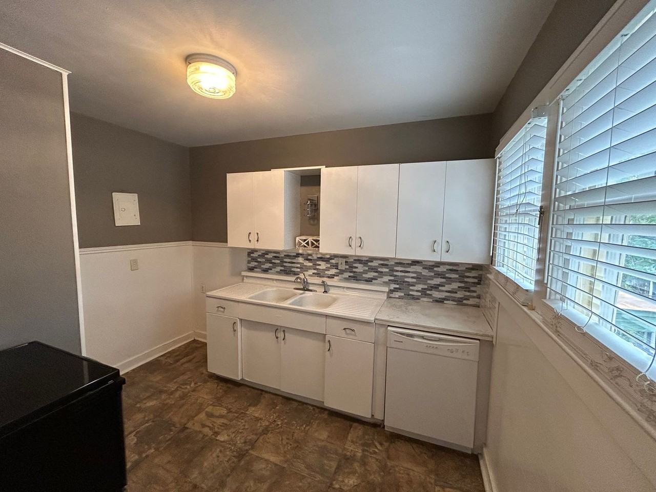 3551 W 4th St #4 - Photo 6 of 13