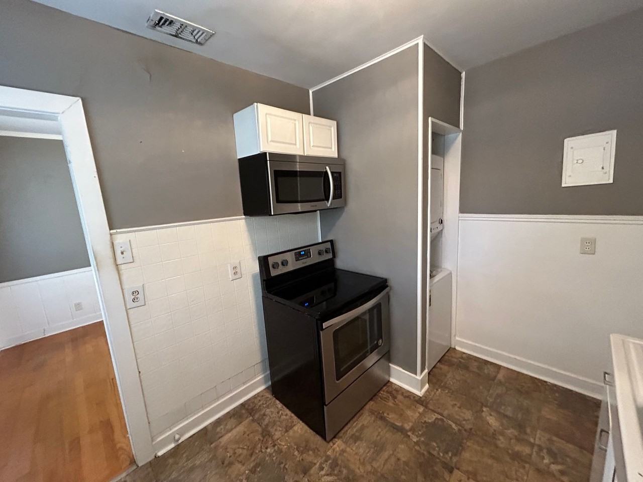 3551 W 4th St #4 - Photo 7 of 13