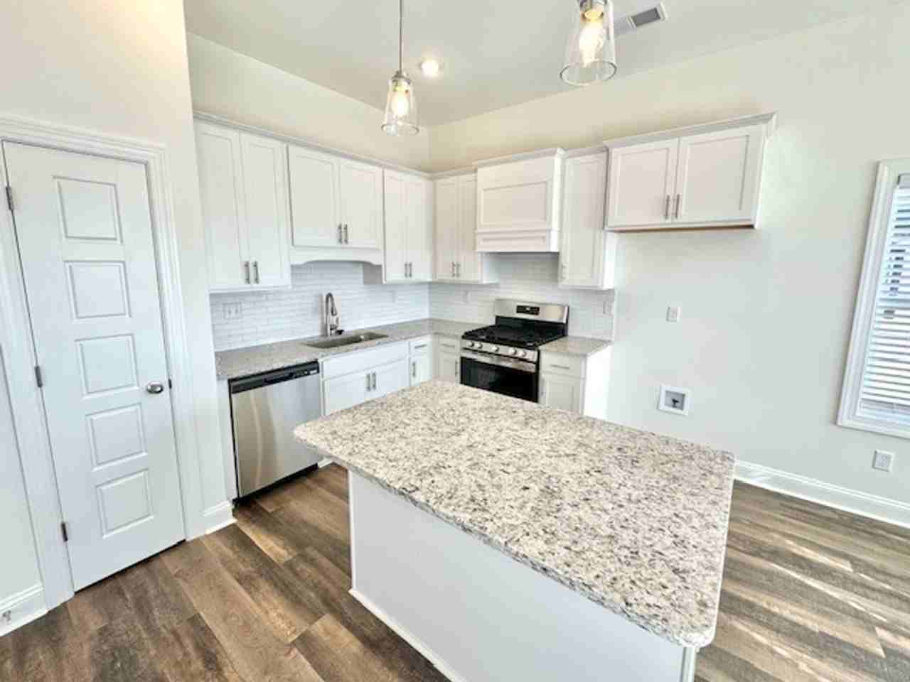 5301 Douglas Dr - Photo 4 of 13