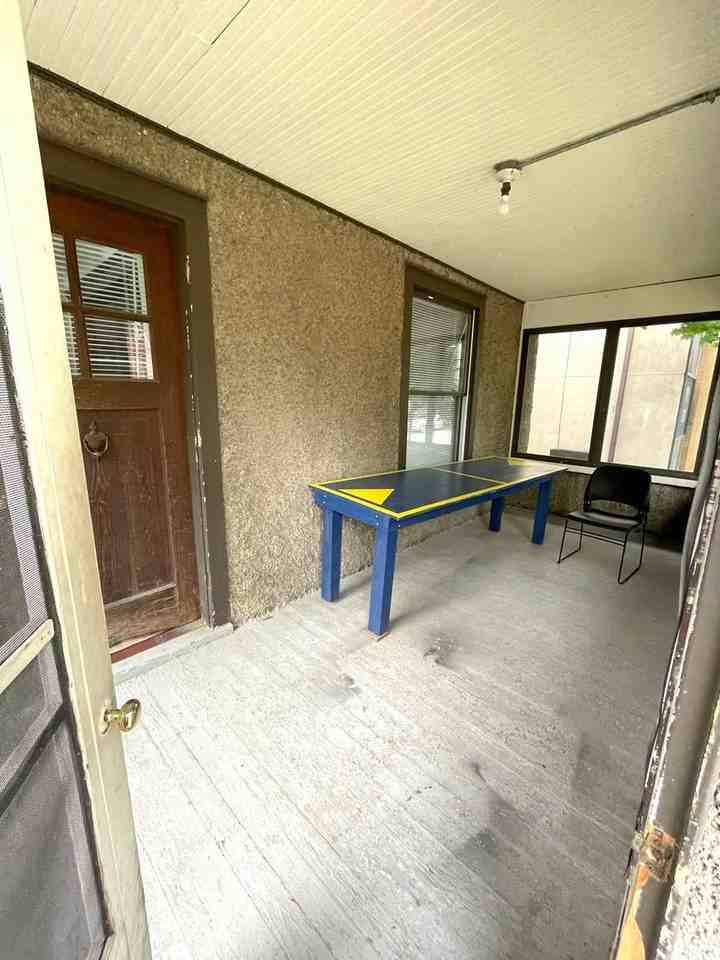 1011 Vaughn Street - Photo 2 of 16