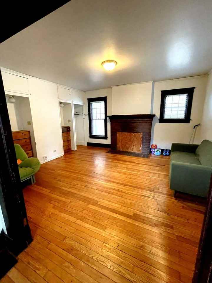 1011 Vaughn Street - Photo 4 of 16