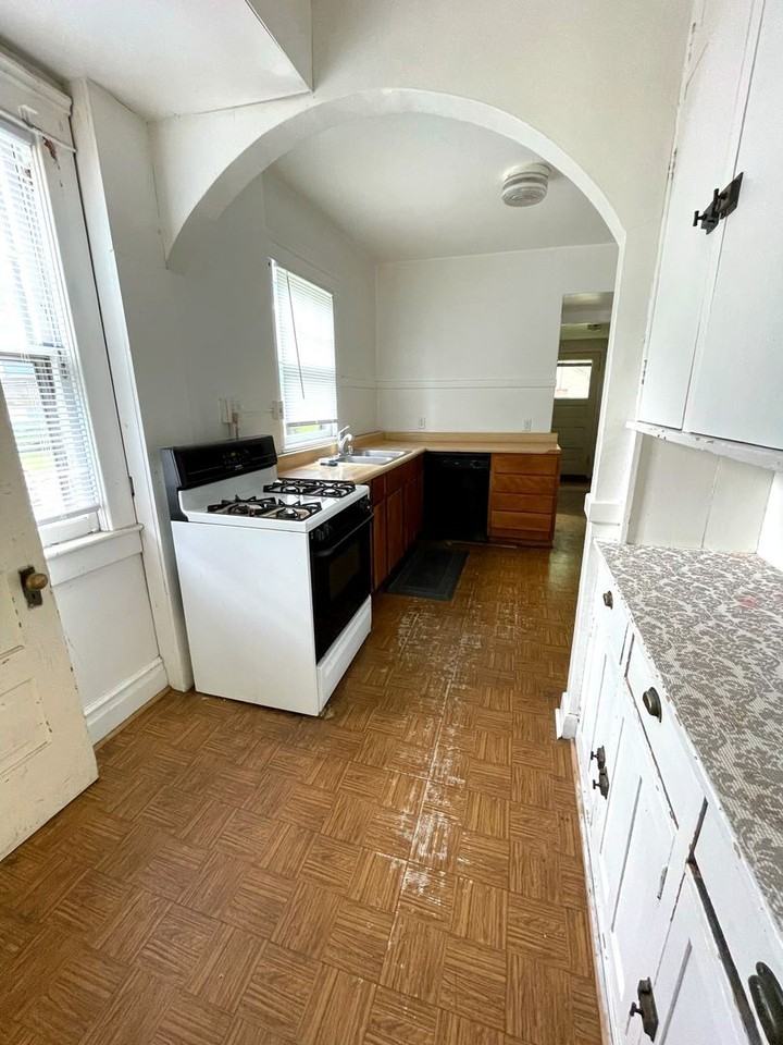 1011 Vaughn Street - Photo 6 of 16