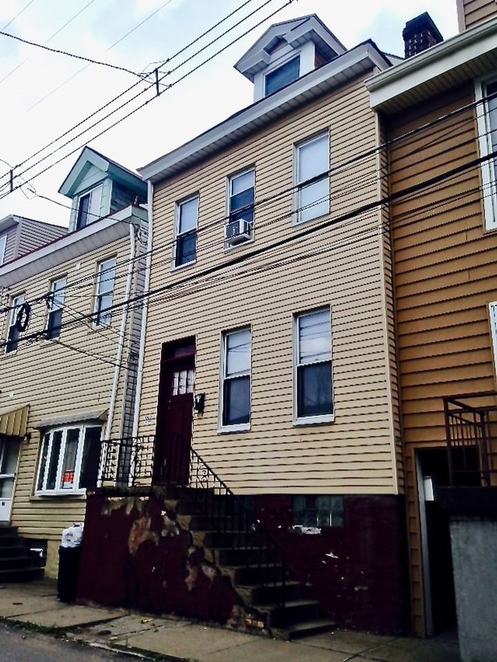 *** Southside Slopes Apartments * Pet Friendly * Walk to E. Carson St. * Available Now * Spacious * On Pius St *** - Photo 2 of 3