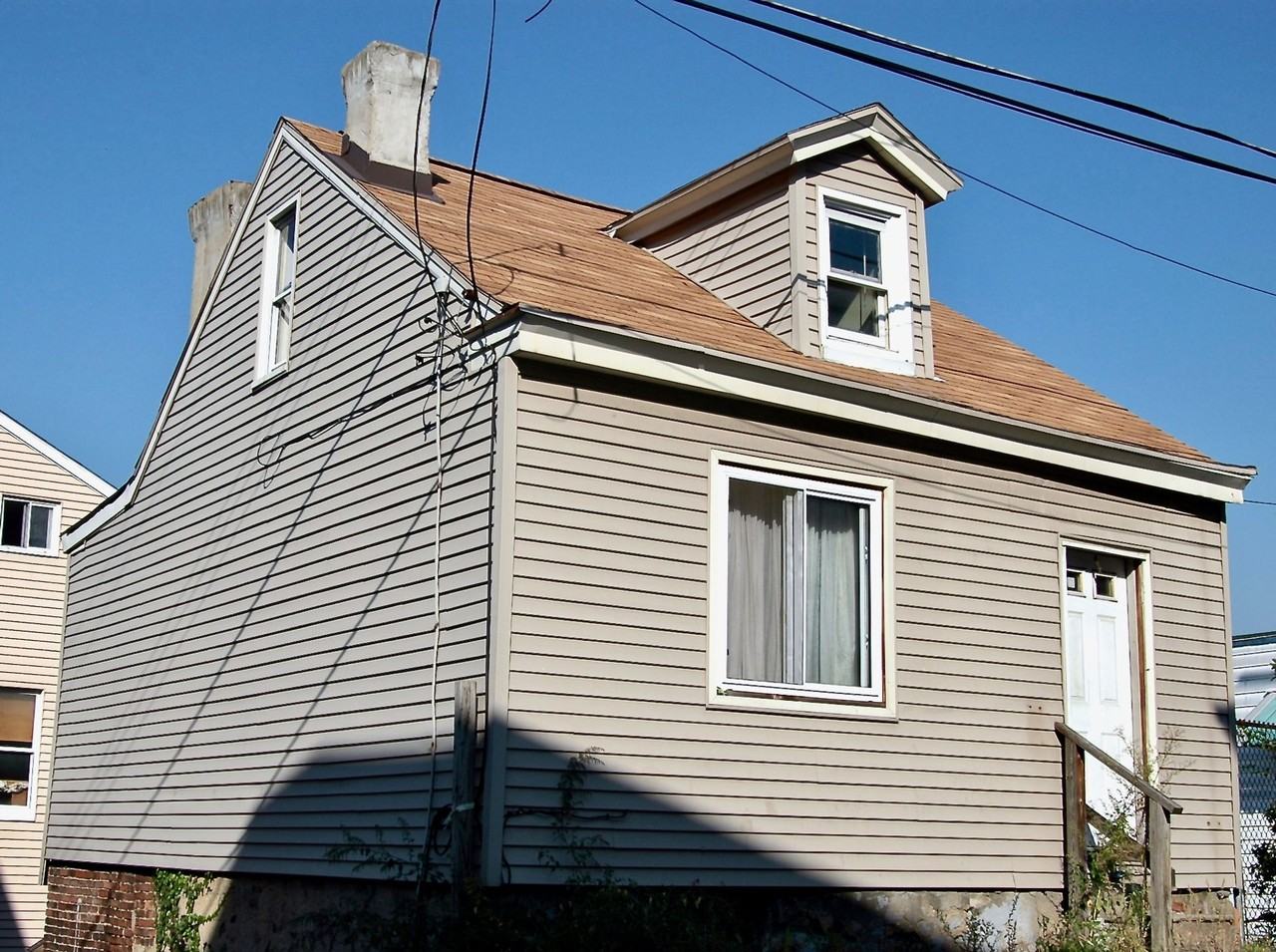 *** Southside Slopes Apartments * Pet Friendly * Walk to E. Carson St. * Available Now * Spacious * On Pius St *** - Photo 3 of 3