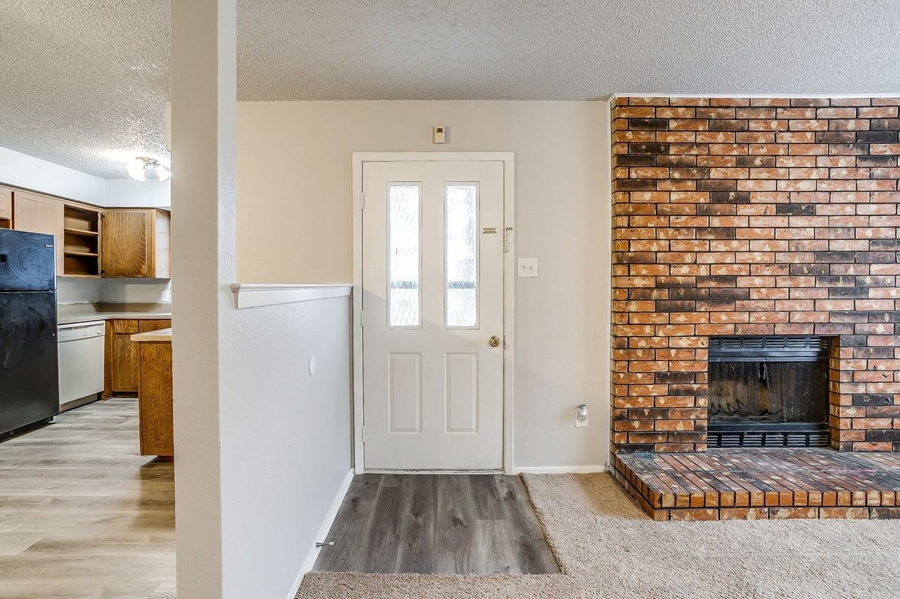 2521 Indigo Ln - Photo 5 of 36