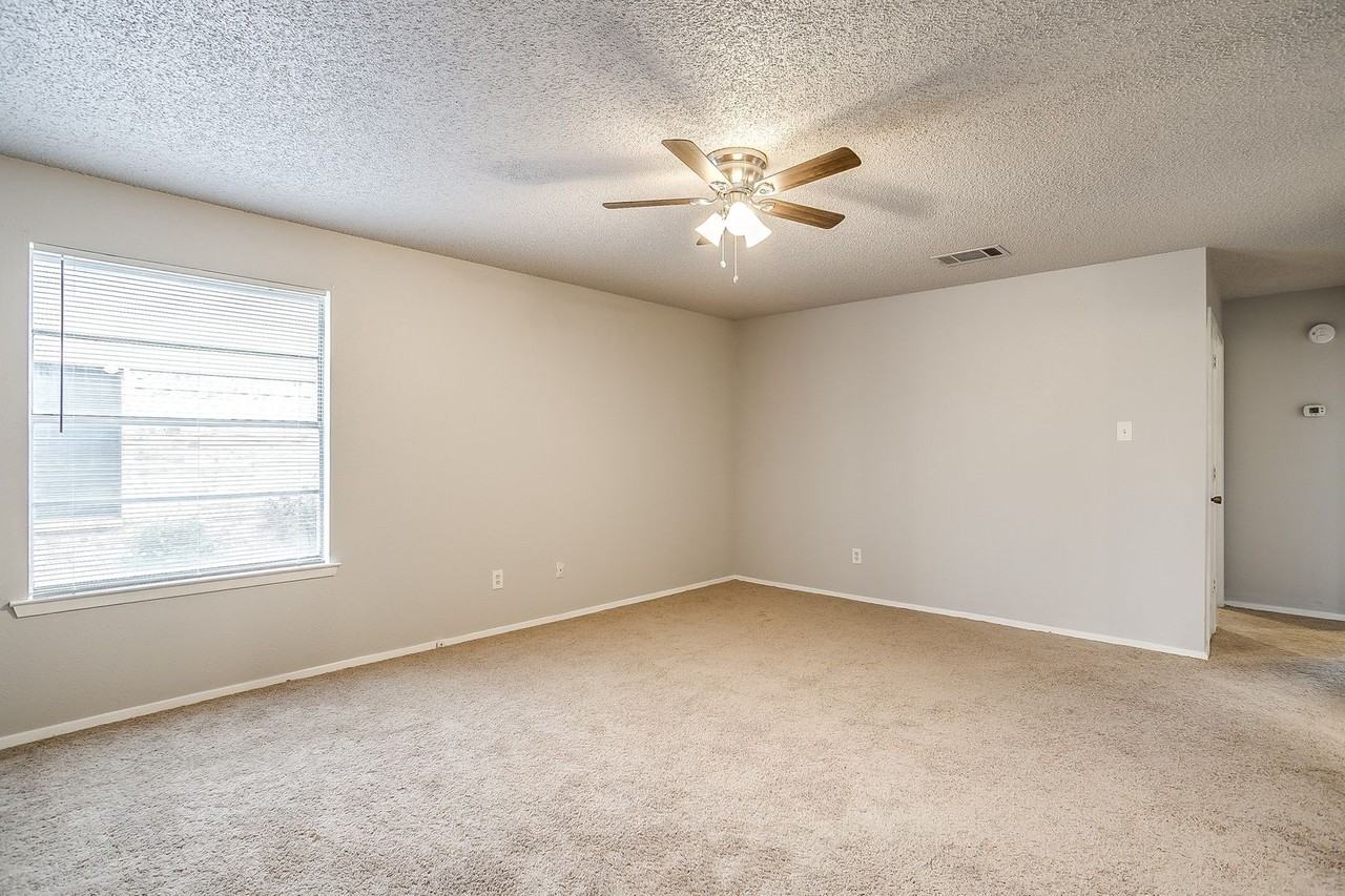 2521 Indigo Ln - Photo 6 of 36