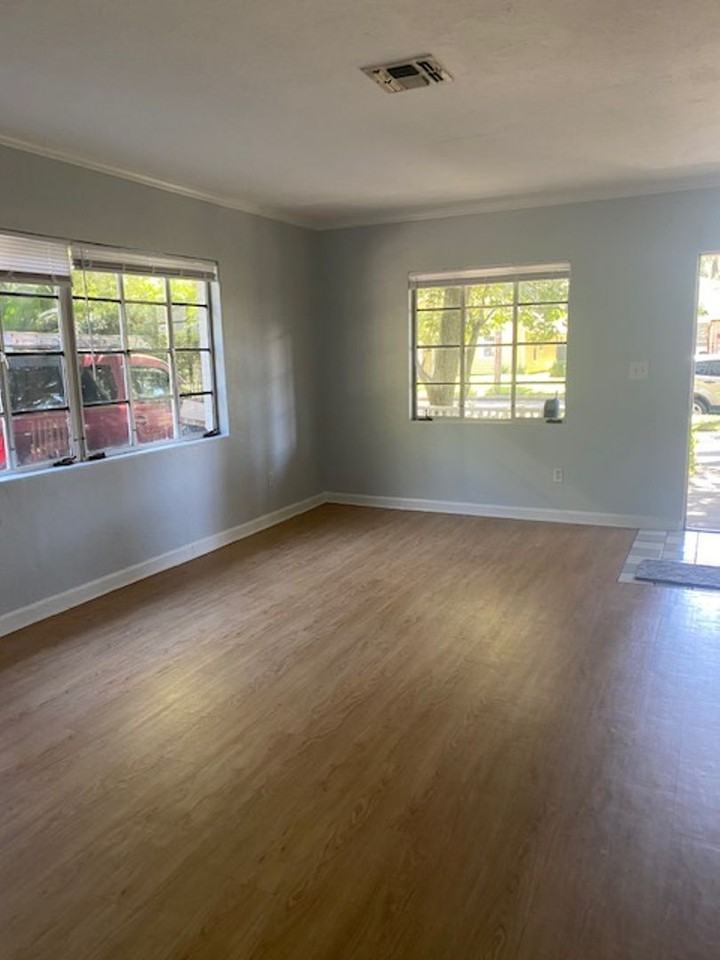 501 E Amelia St - Photo 2 of 6