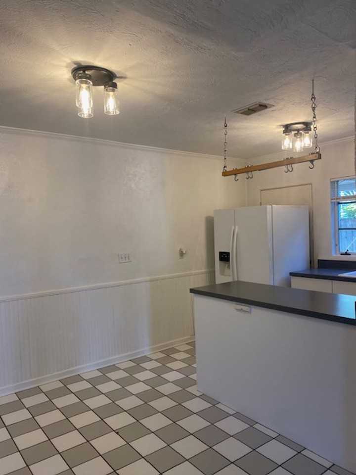 501 E Amelia St - Photo 3 of 6