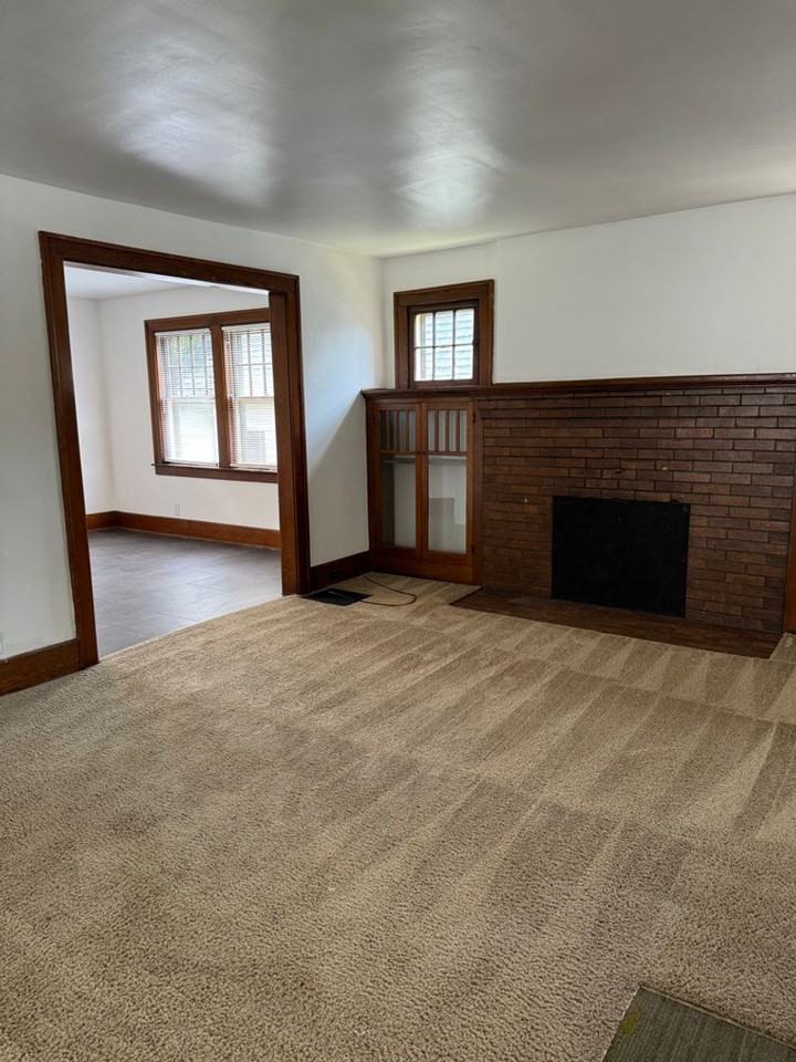 845 East University Avenue - Photo 4 of 46