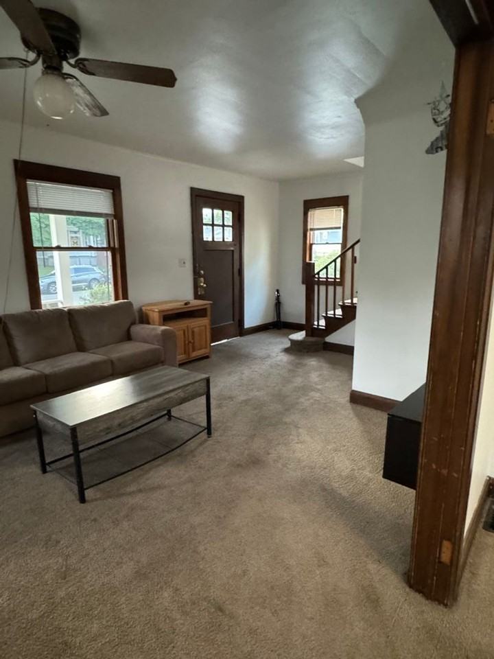 849 East University Avenue - Photo 4 of 32