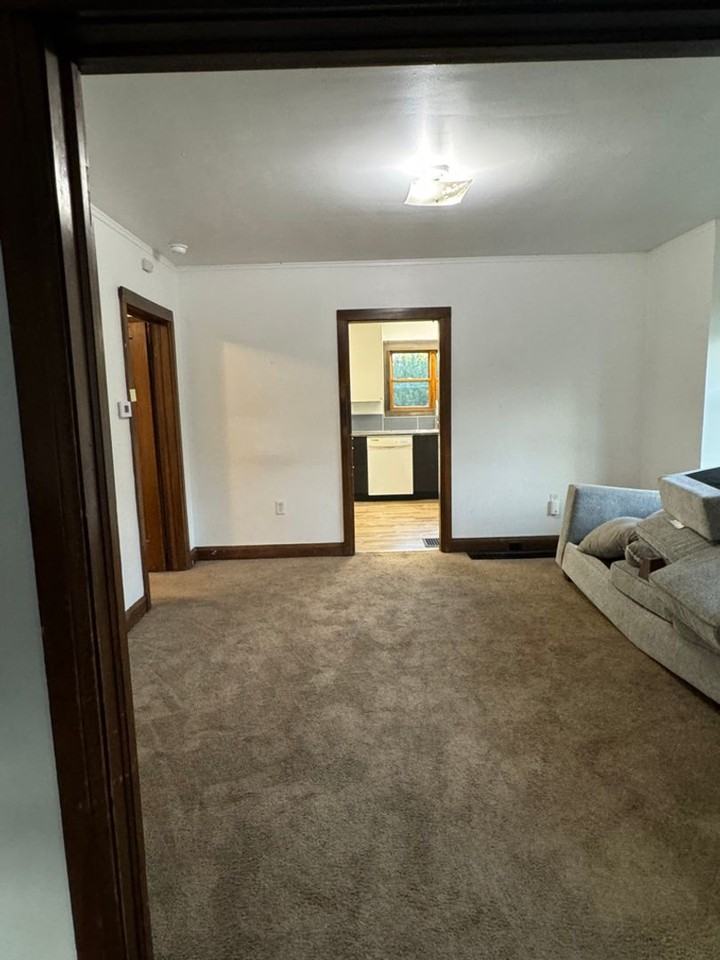 849 East University Avenue - Photo 5 of 32