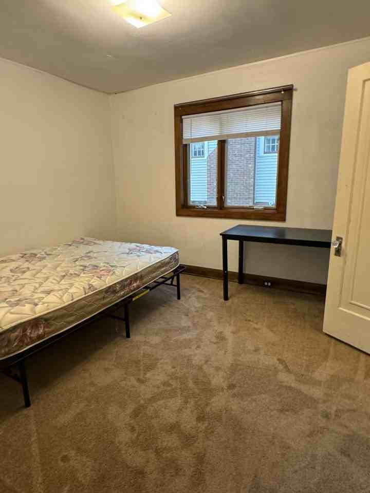 849 East University Avenue - Photo 6 of 32