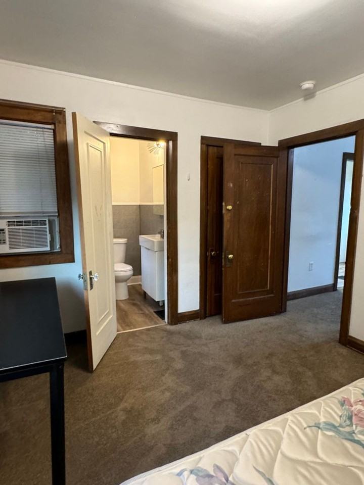 849 East University Avenue - Photo 7 of 32