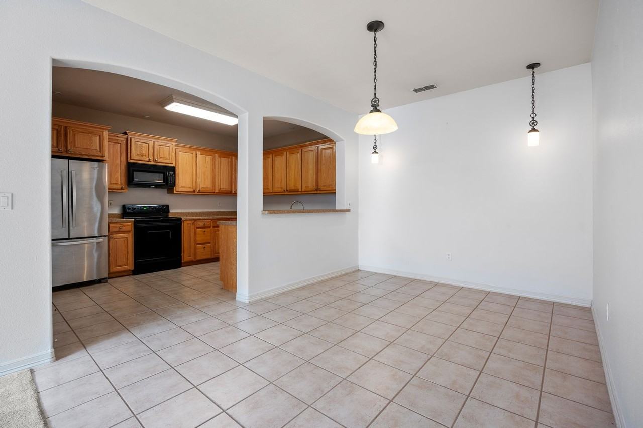 112 Clearwater Ct - Photo 2 of 14