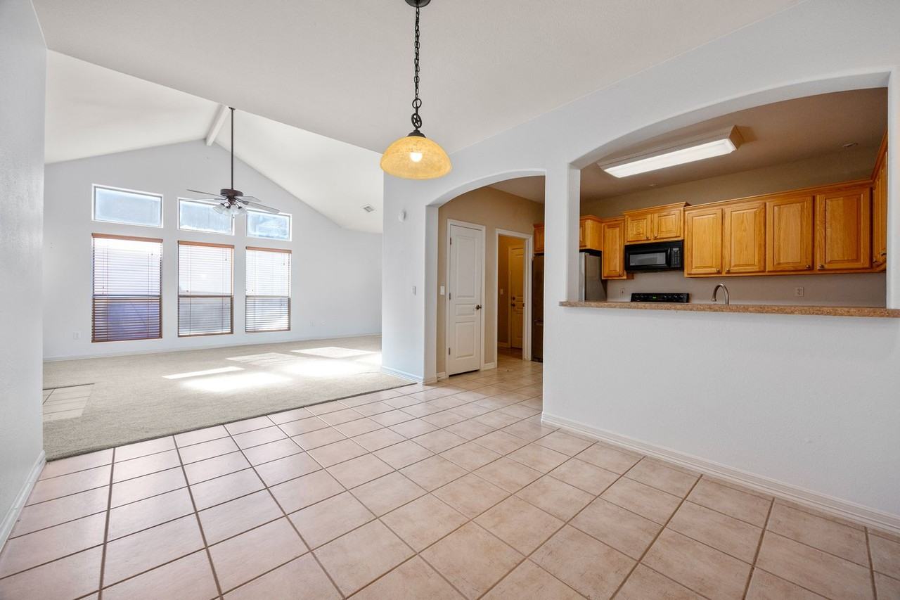 112 Clearwater Ct - Photo 3 of 14