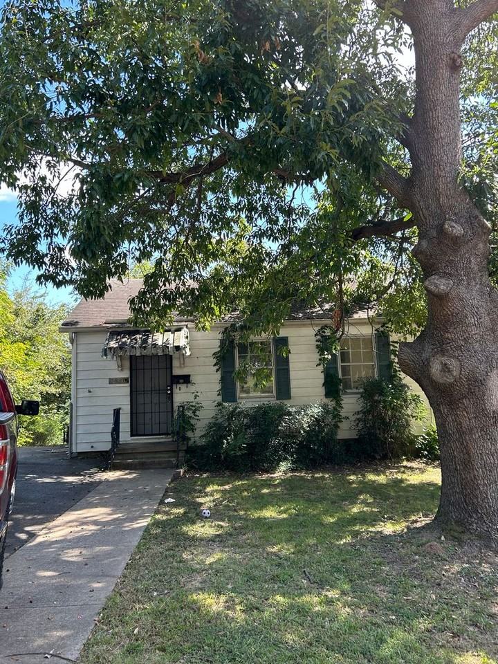 1600 N Olive St - Photo 2 of 9