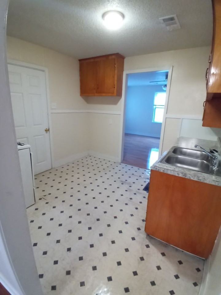 1600 N Olive St - Photo 5 of 9