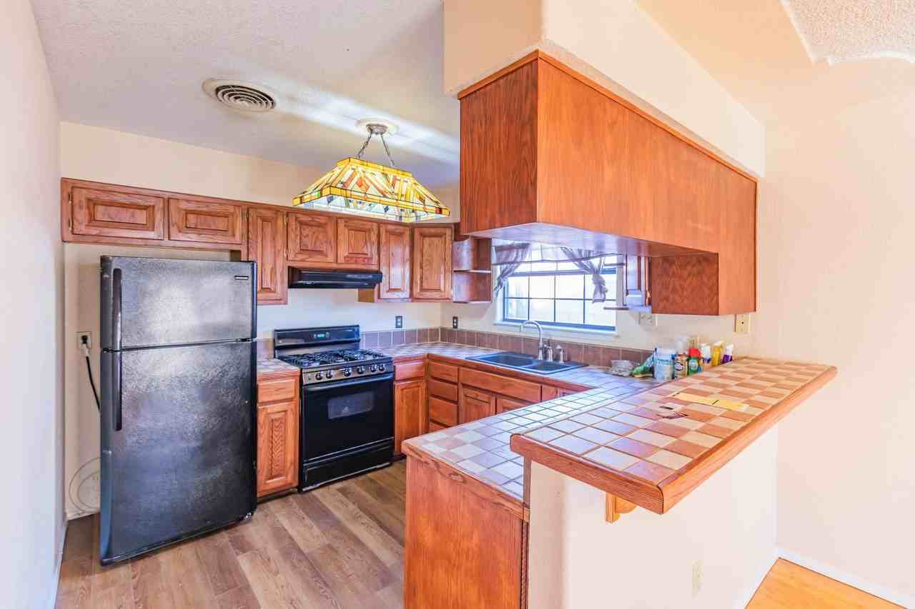 701 Venus Ave - Photo 4 of 30