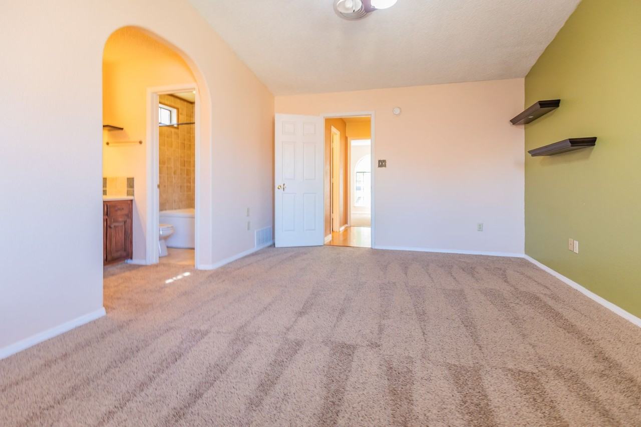 701 Venus Ave - Photo 6 of 30