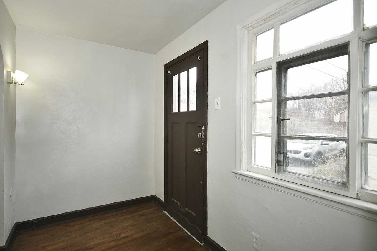 1243 Evans Ave - Photo 4 of 28