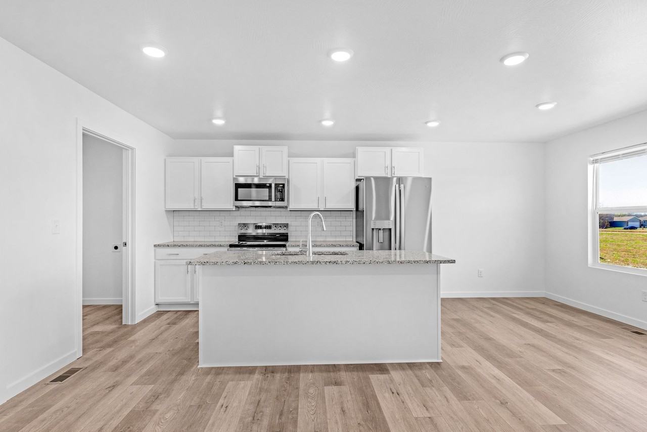 805 Lambert Circle - Photo 4 of 47