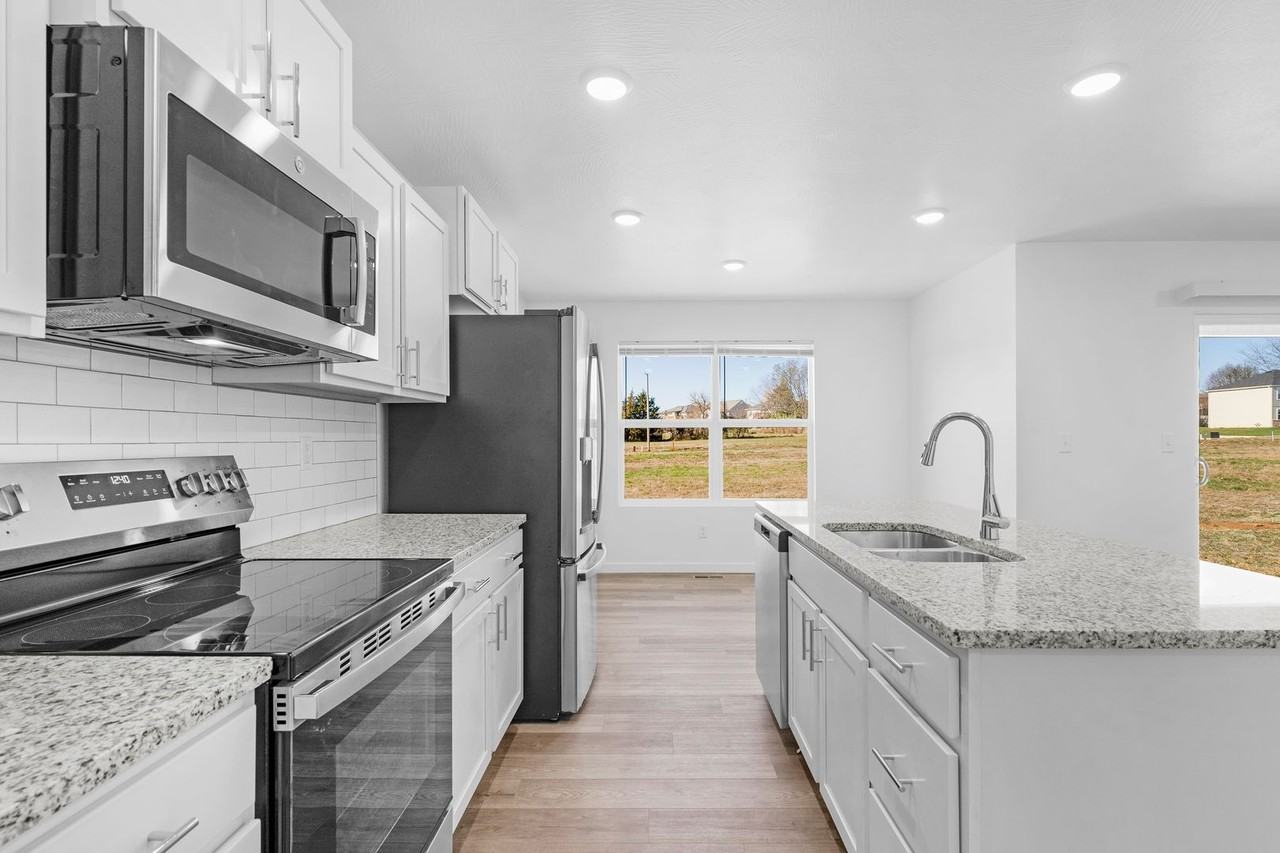 805 Lambert Circle - Photo 7 of 47