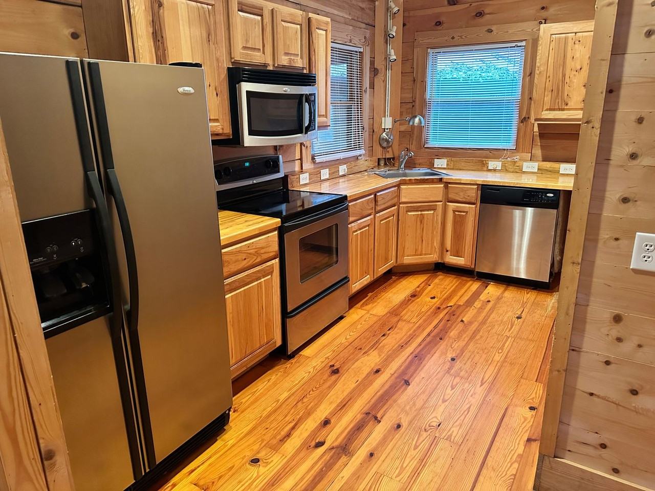 300 Forney Ave - Photo 4 of 11