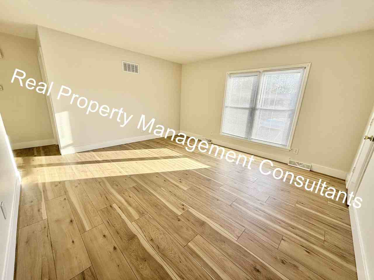 7350 Lathrop Ave - Photo 7 of 20