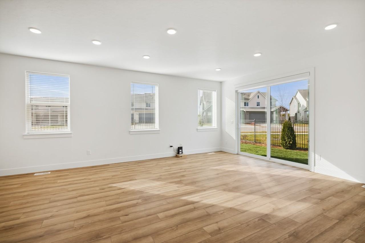 8256 W Pacific Yew St - Photo 4 of 25