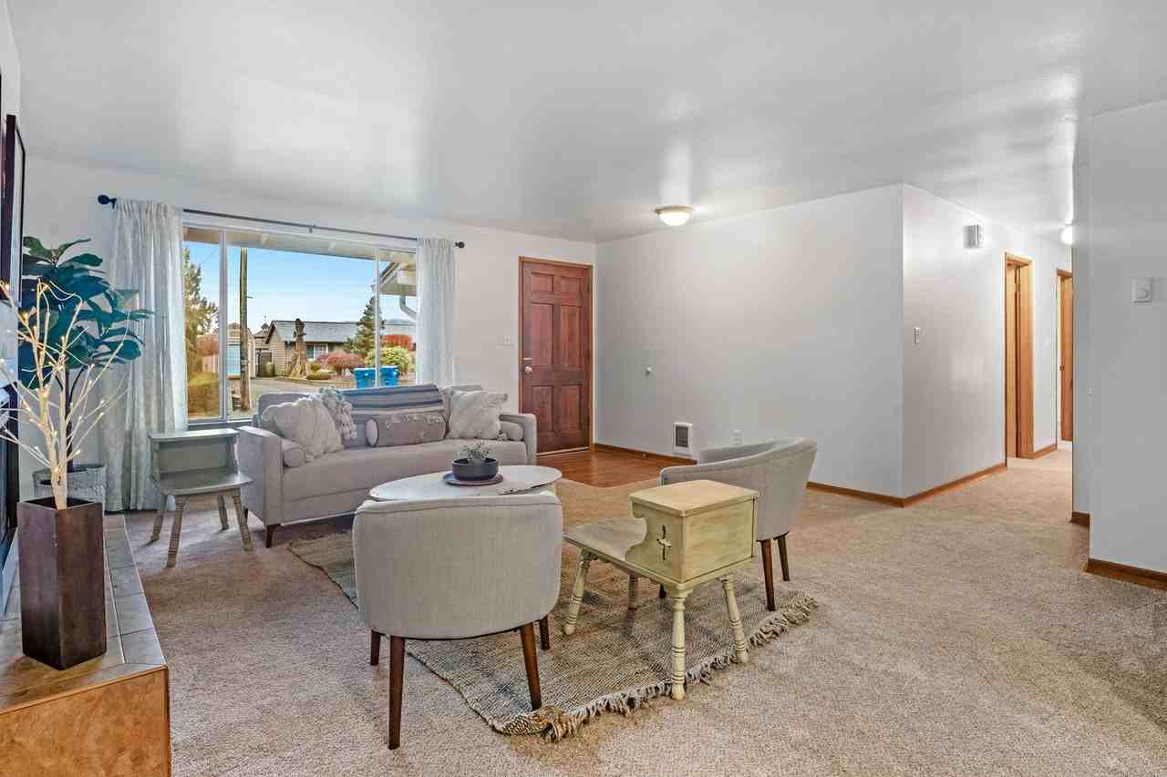 122 E Rivmont Dr - Photo 2 of 25