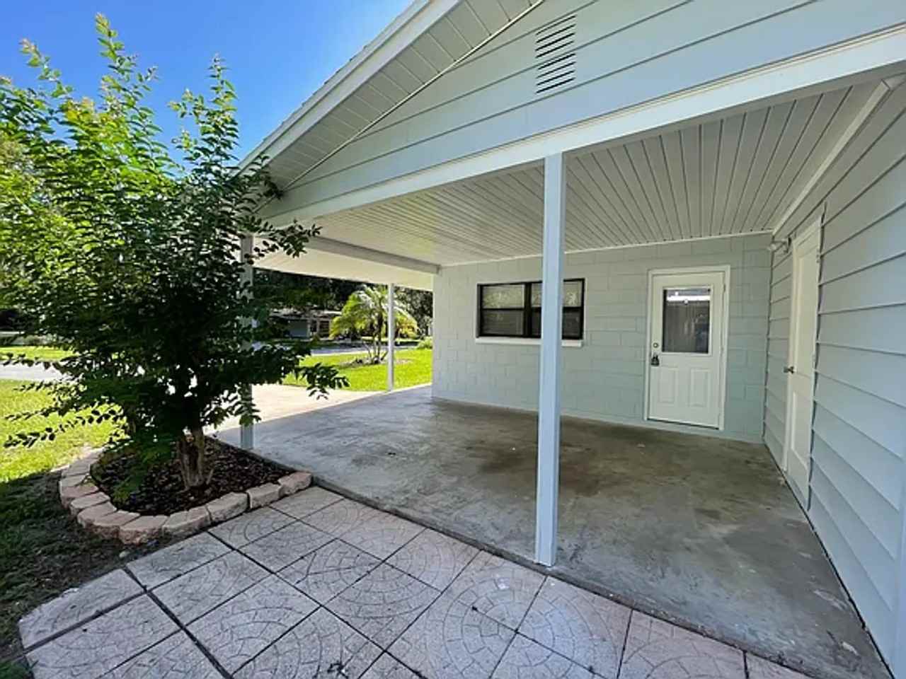 1621 Tangerine St - Photo 2 of 14