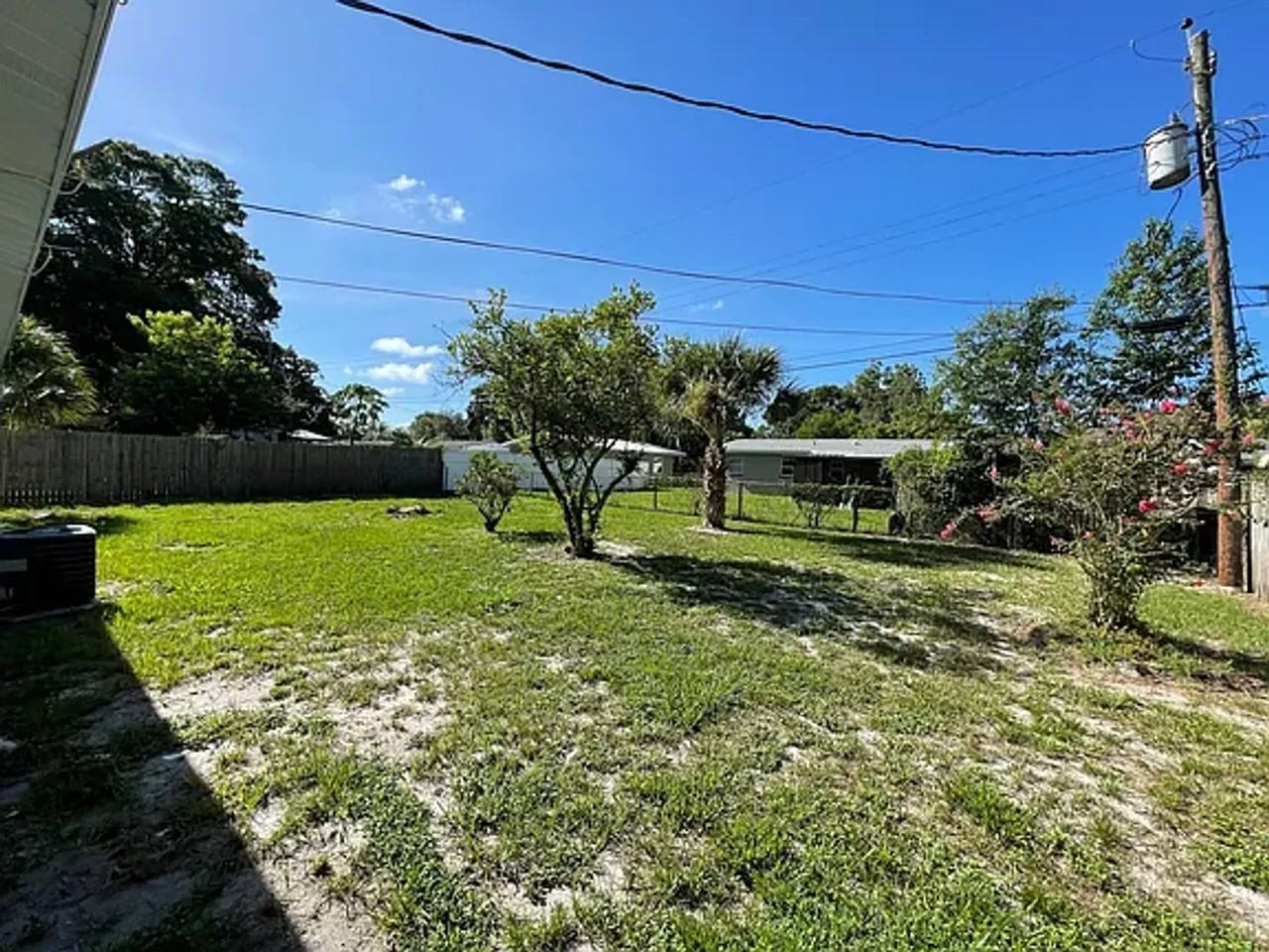 1621 Tangerine St - Photo 3 of 14