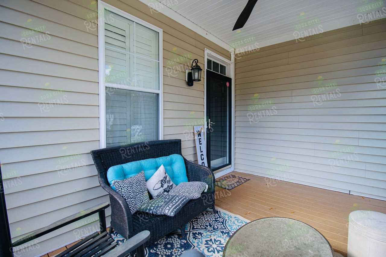 514 Laurel Hill Ln - Photo 3 of 21