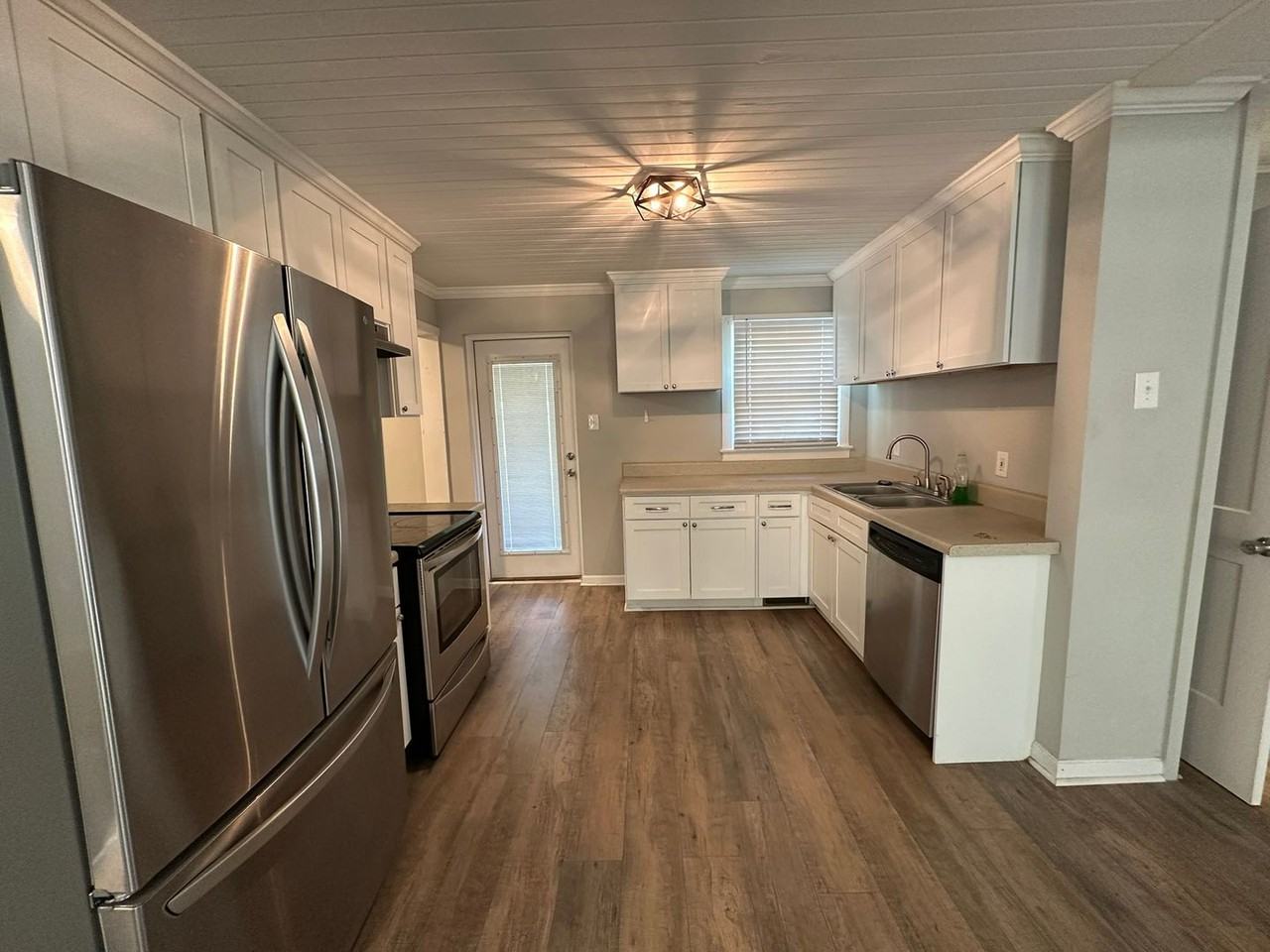 609 Pine Ridge St - Photo 4 of 22