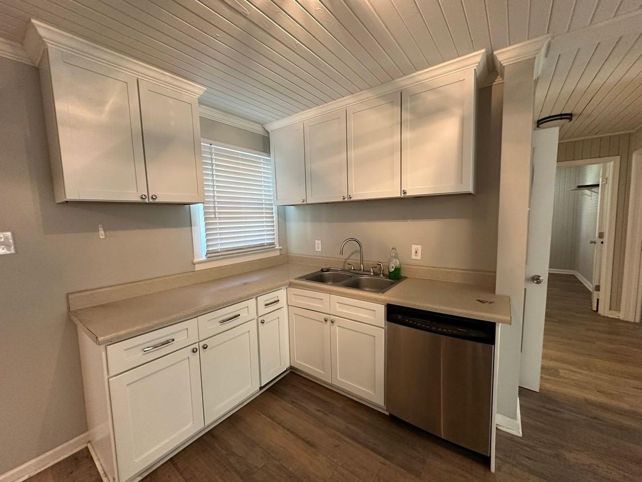 609 Pine Ridge St - Photo 5 of 22