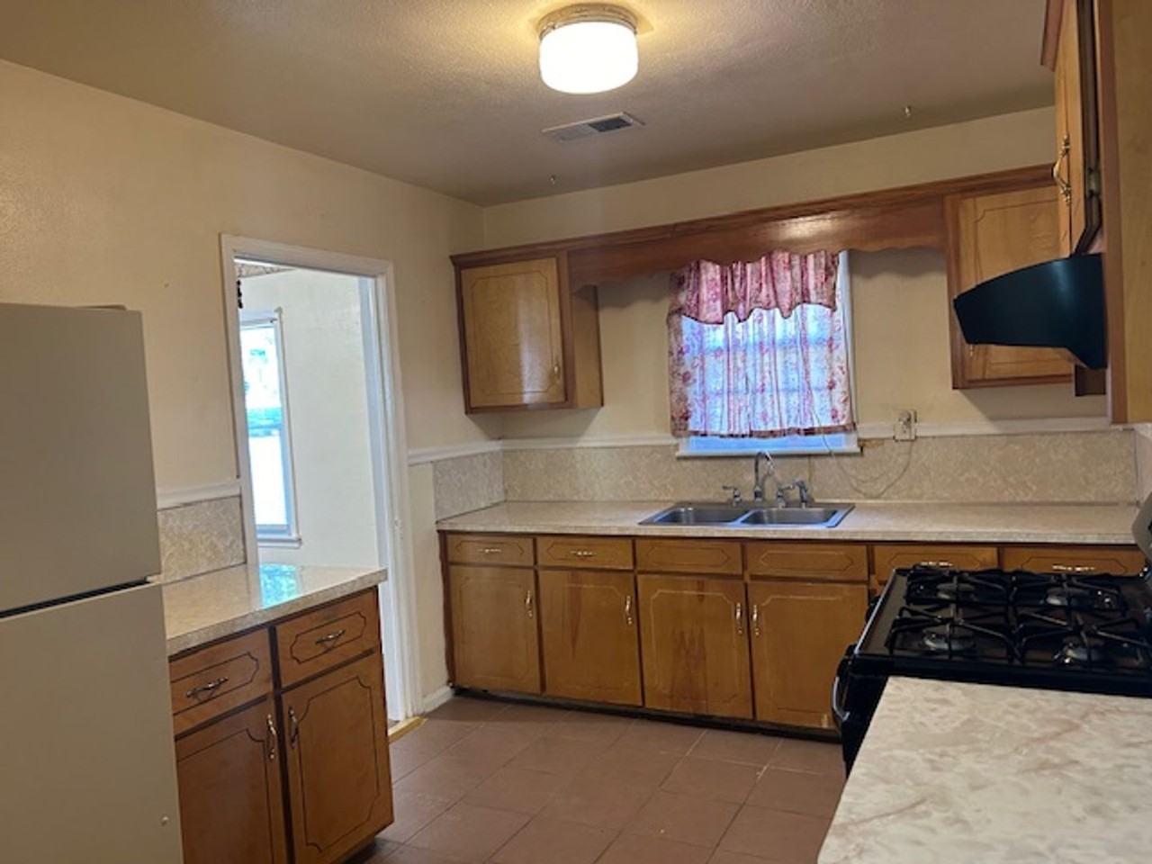 2424 7th St - Photo 3 of 21