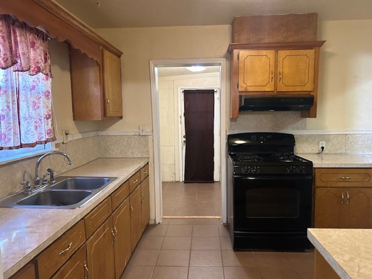 2424 7th St - Photo 4 of 21