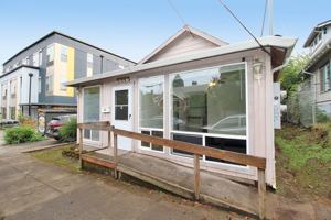 featured image of 6628 6628 - 6630 NE Garfield Ave