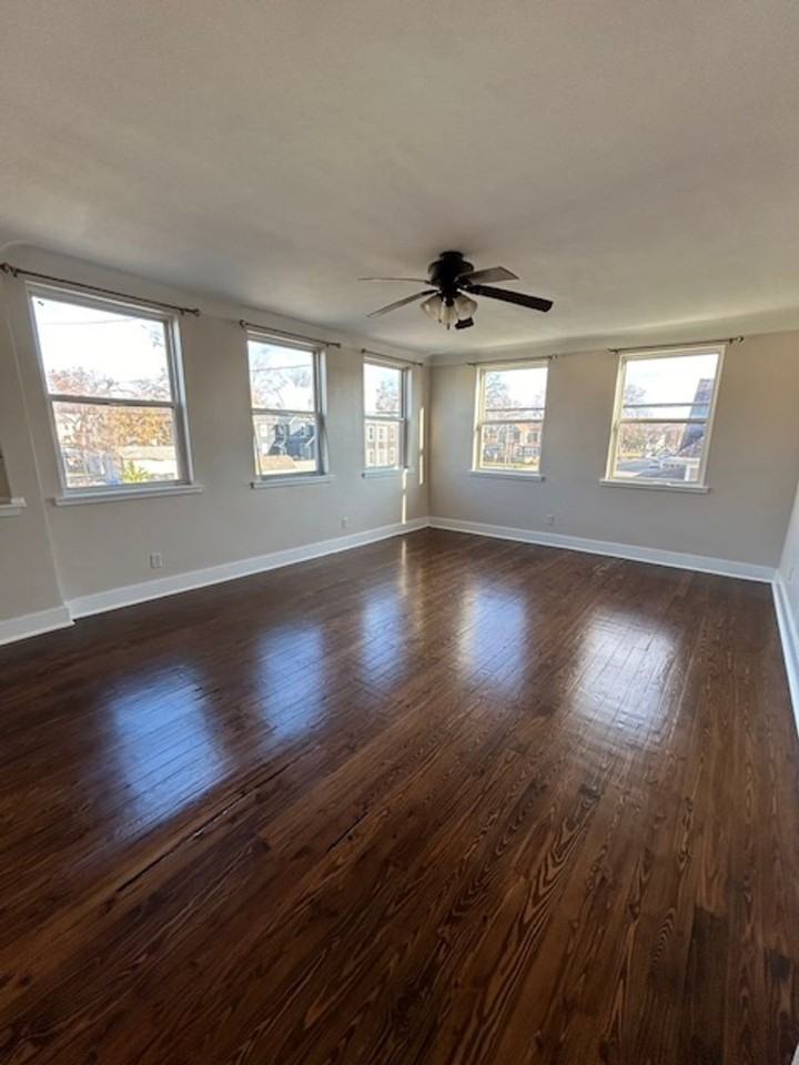 415 16th St Ne #B - Photo 5 of 11
