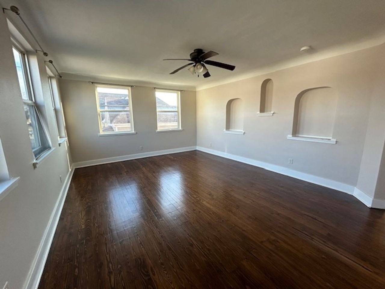 415 16th St Ne #B - Photo 6 of 11